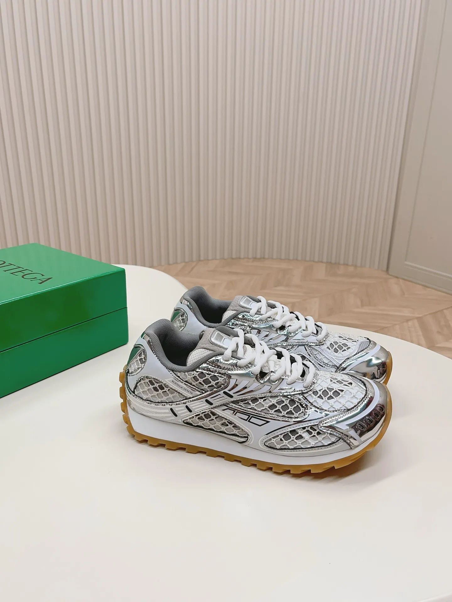 👟👟Ex-factory price 560 🌈🌈 Women's shoes, women's clothing, the latest hot models, couples' models, Bottega Veneta BV23, the new Orbit designer's curtain call, casual sneakers, a new style of freehand pure and unconstrained, with modern symbols of color, fashionable, cool and handsome, simply invincible, retro and versatile, all original craftsmanship, size 35-44